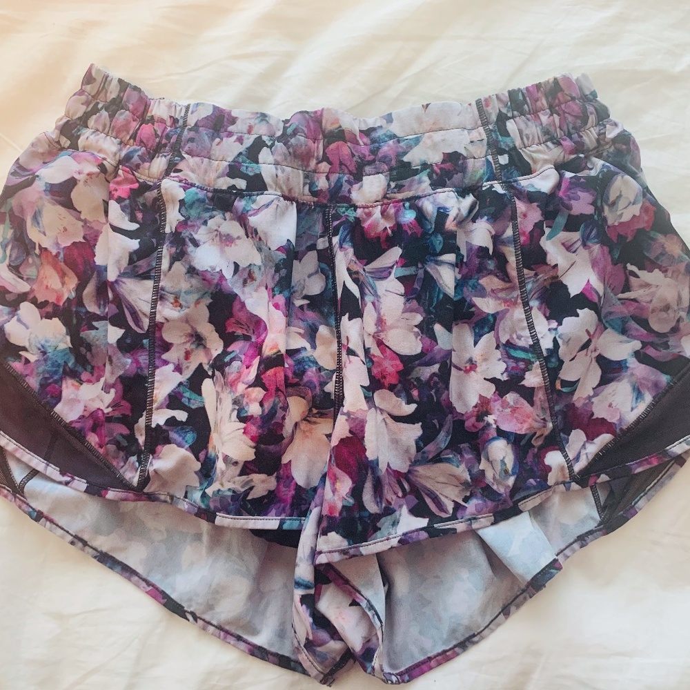 Lululemon Hotty Hot Short II 2.5"